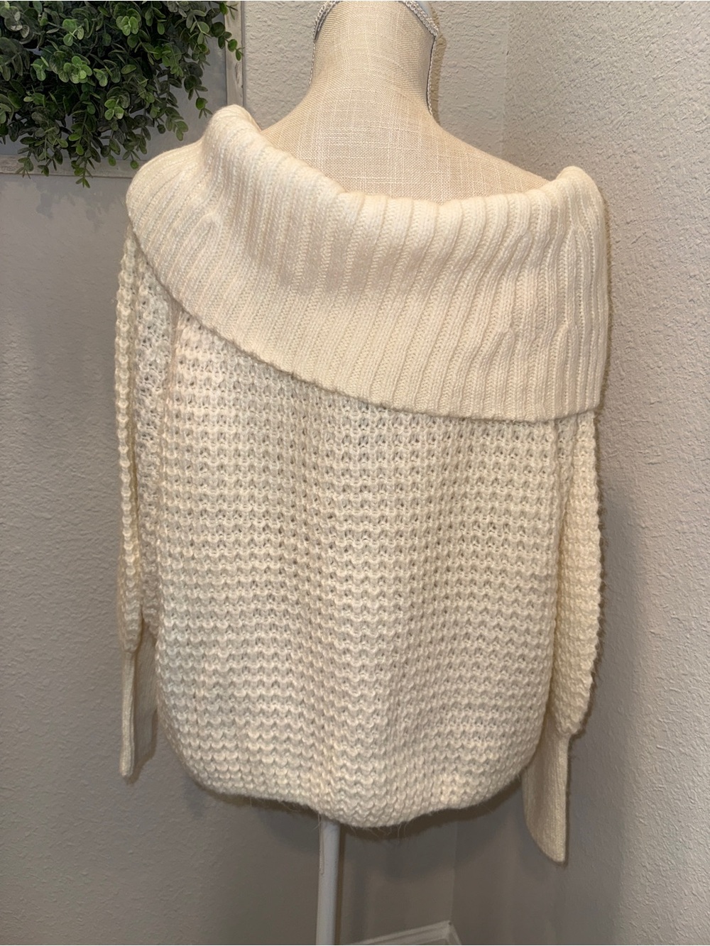 Express Sweater - Picture 4 of 11